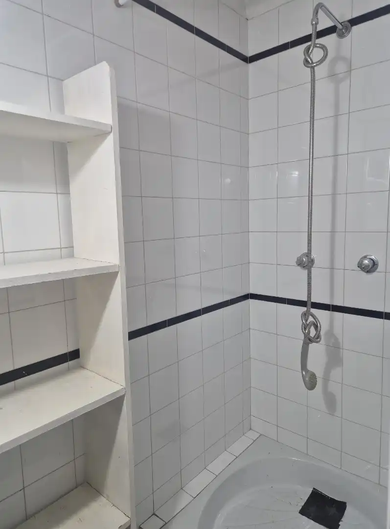 Badezimmer von Fabrikhallen zur Miete in Madrid mit Heizung