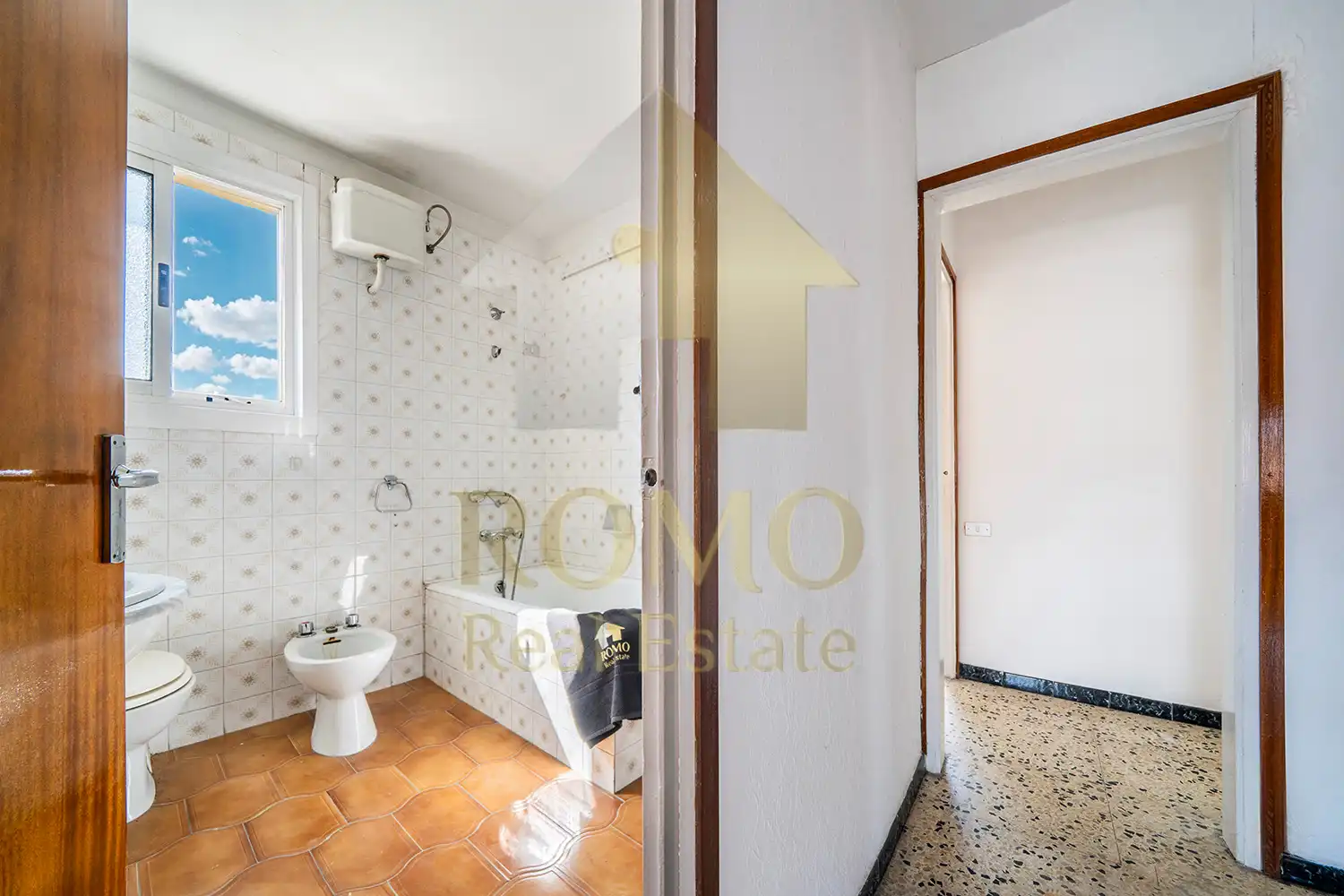 Bathroom of Houses for sale in Santa Perpètua de Mogoda  with Terrace, Storage room and Balcony