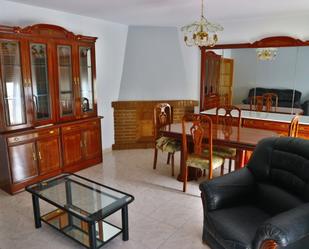 Sala d'estar de Casa adosada en venda en Villanueva de la Vera amb Aire condicionat, Terrassa i Balcó