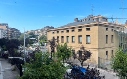 Vista exterior de Pis en venda en Donostia - San Sebastián  amb Balcó