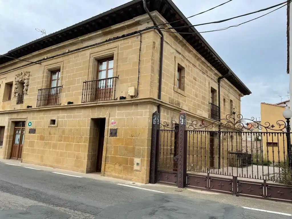 Country house zum Verkauf in Calle Mayor, Castañares de Rioja