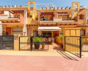 Vista exterior de Casa adosada en venda en Orihuela amb Aire condicionat, Terrassa i Balcó