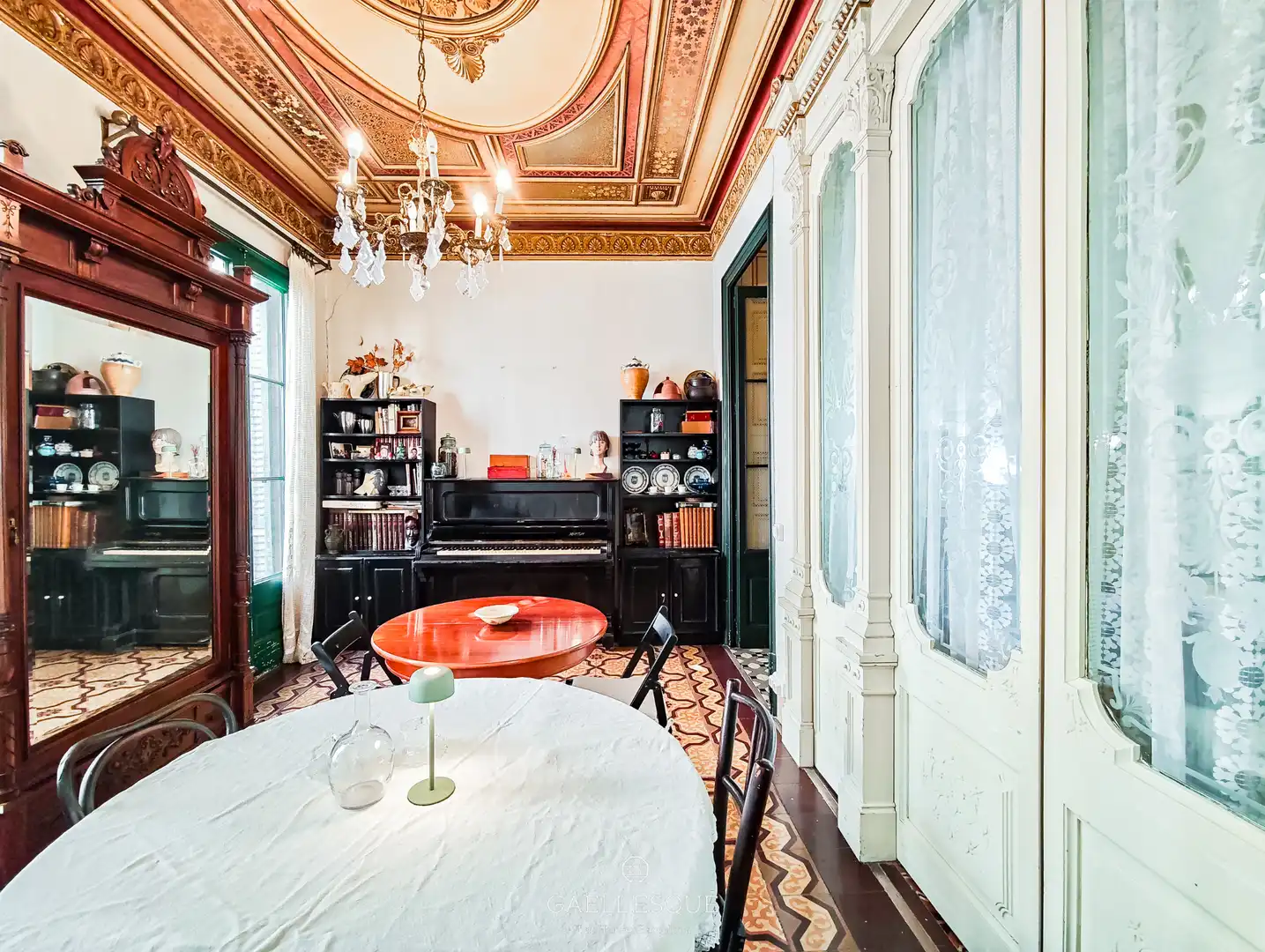 Menjador de Casa adosada en venda en Barcelona amb Calefacció, Jardí privat i Terrassa