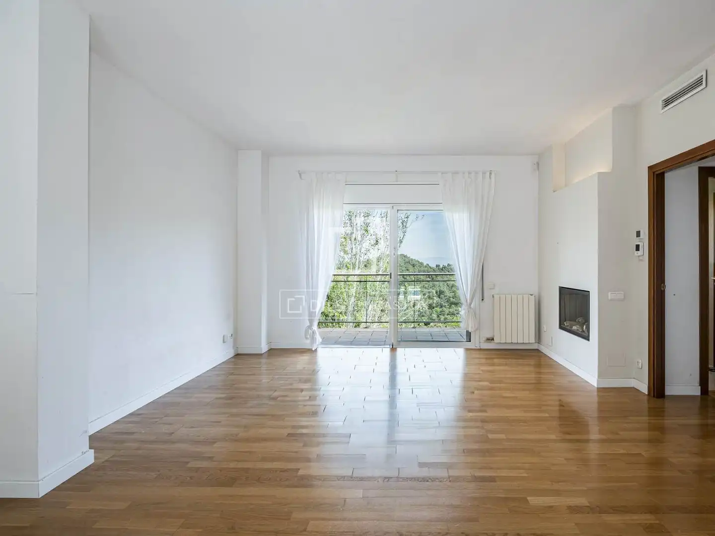 Living room of Houses for sale in Sant Cugat del Vallès  with Air Conditioner, Heating and Terrace