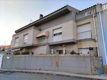 Casa bifamiliare in vendita a C/ Pireo