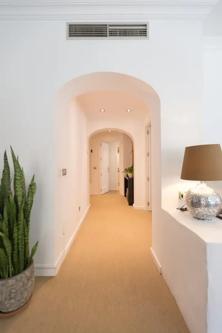Wohnungen zum Verkauf in Marbella mit Klimaanlage, Privatgarten und Terrasse