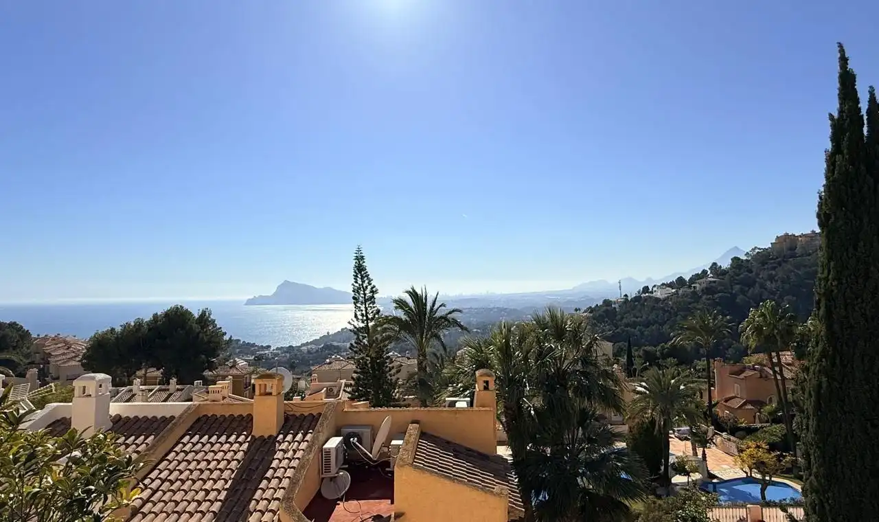 Vista exterior de Casa adosada en venda en Altea amb Aire condicionat, Calefacció i Terrassa