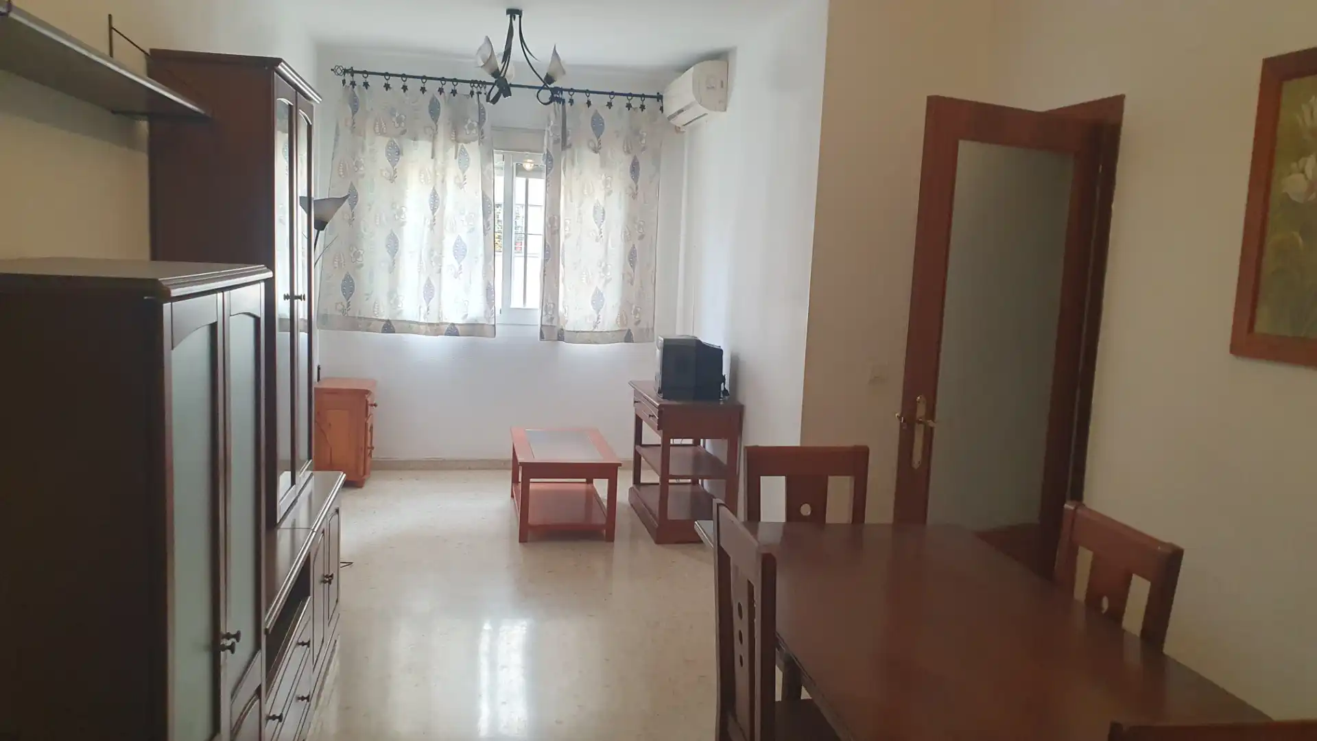 Living room of Flat for sale in  Sevilla Capital  with Air Conditioner, Storage room and Furnished