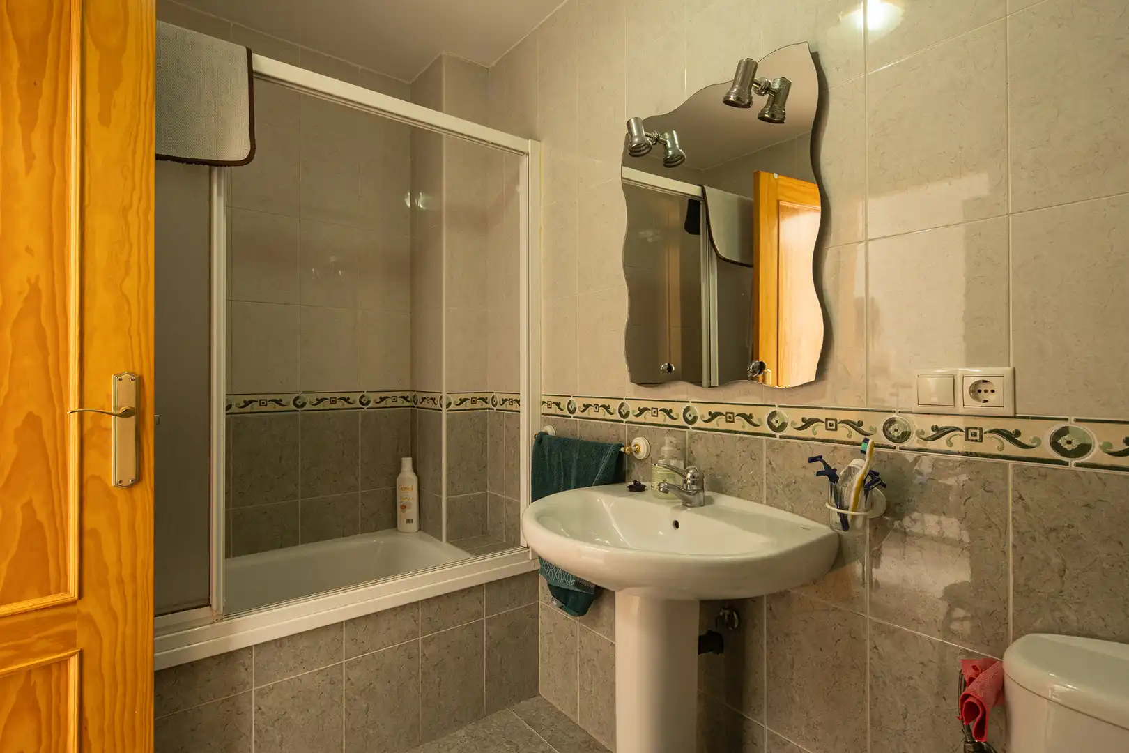 Baño de Casa adosada en venta en Cenes de la Vega con Aire acondicionado, Calefacción y Terraza