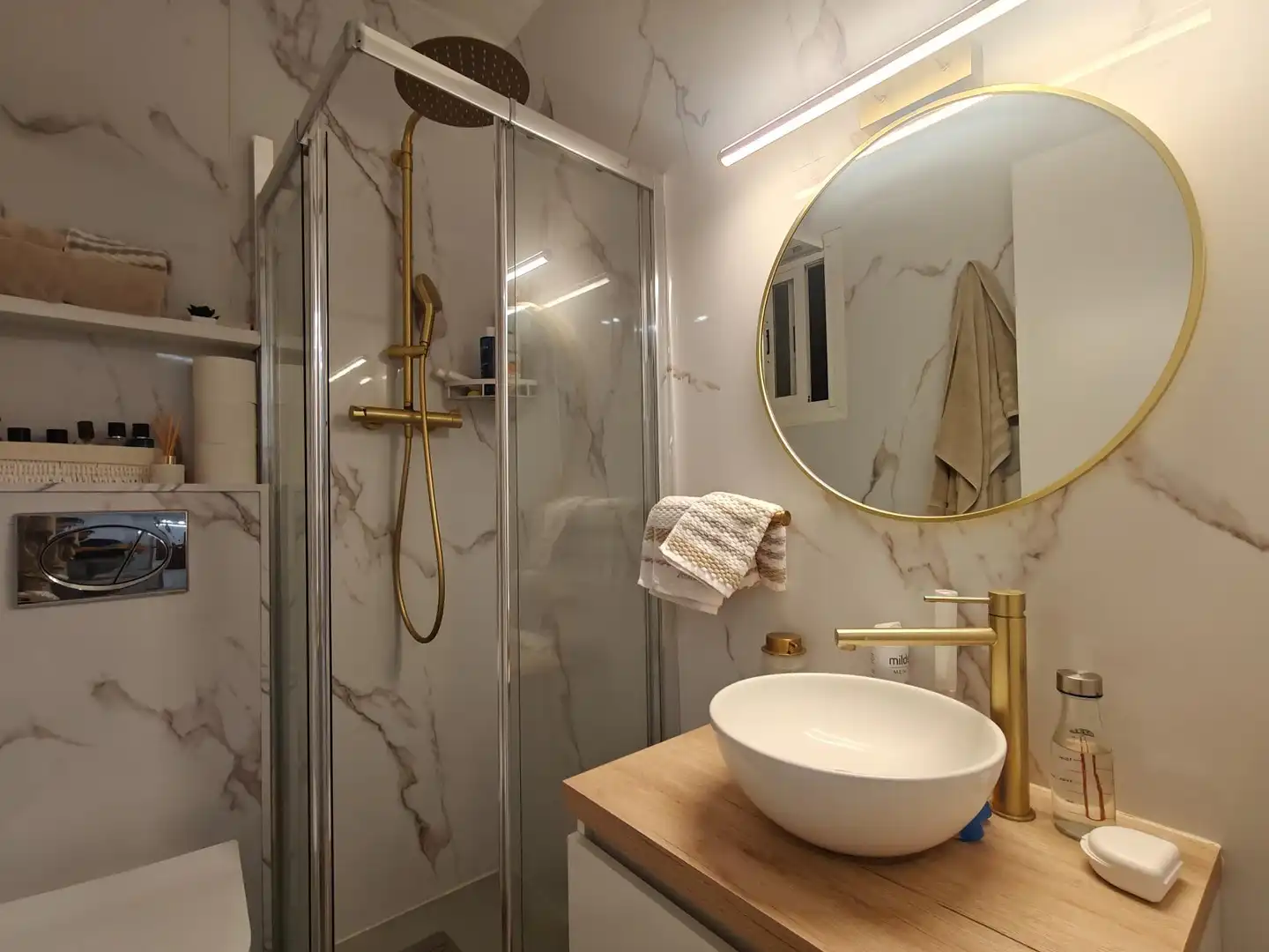 Bathroom of Apartments for sale in Barcelona  with Air Conditioner, Heating and Storage room