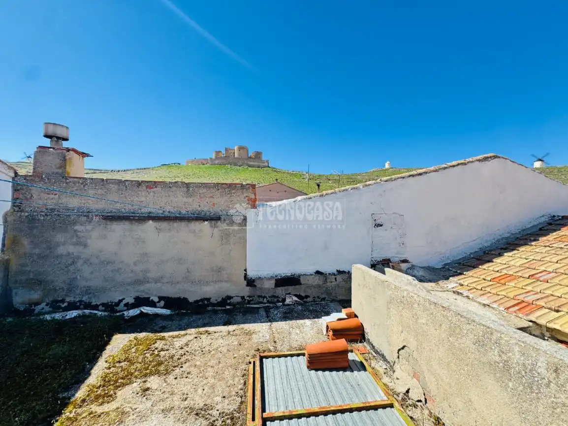 Casa adosada en venda a Consuegra