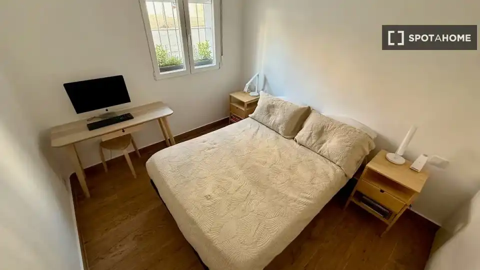 Bedroom of Flat for rent in Madrid  with Air Conditioner, Heating and Furnished