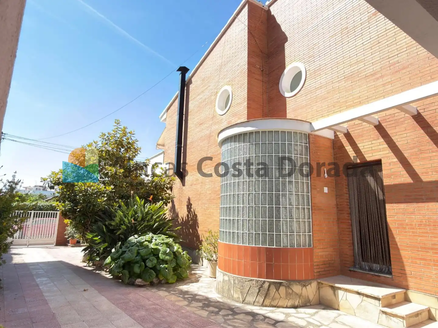 Exterior view of Houses for sale in Cubelles  with Air Conditioner, Private garden and Parquet flooring