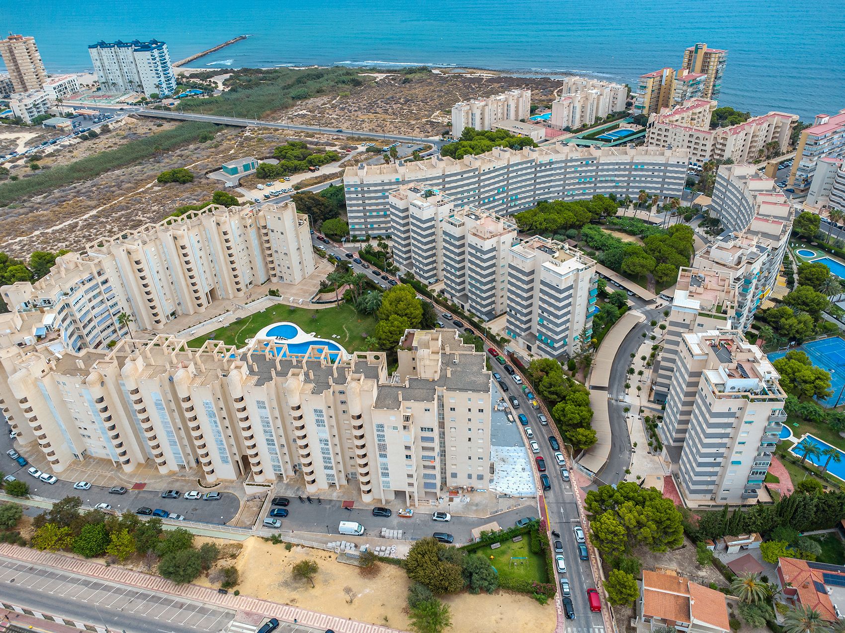Vista exterior de Piso en venta en El Campello con Aire acondicionado, Terraza y Trastero