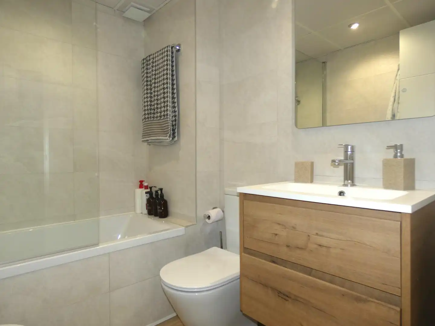 Bathroom of Detached homes for sale in Utebo  with Air Conditioner, Heating and Private garden
