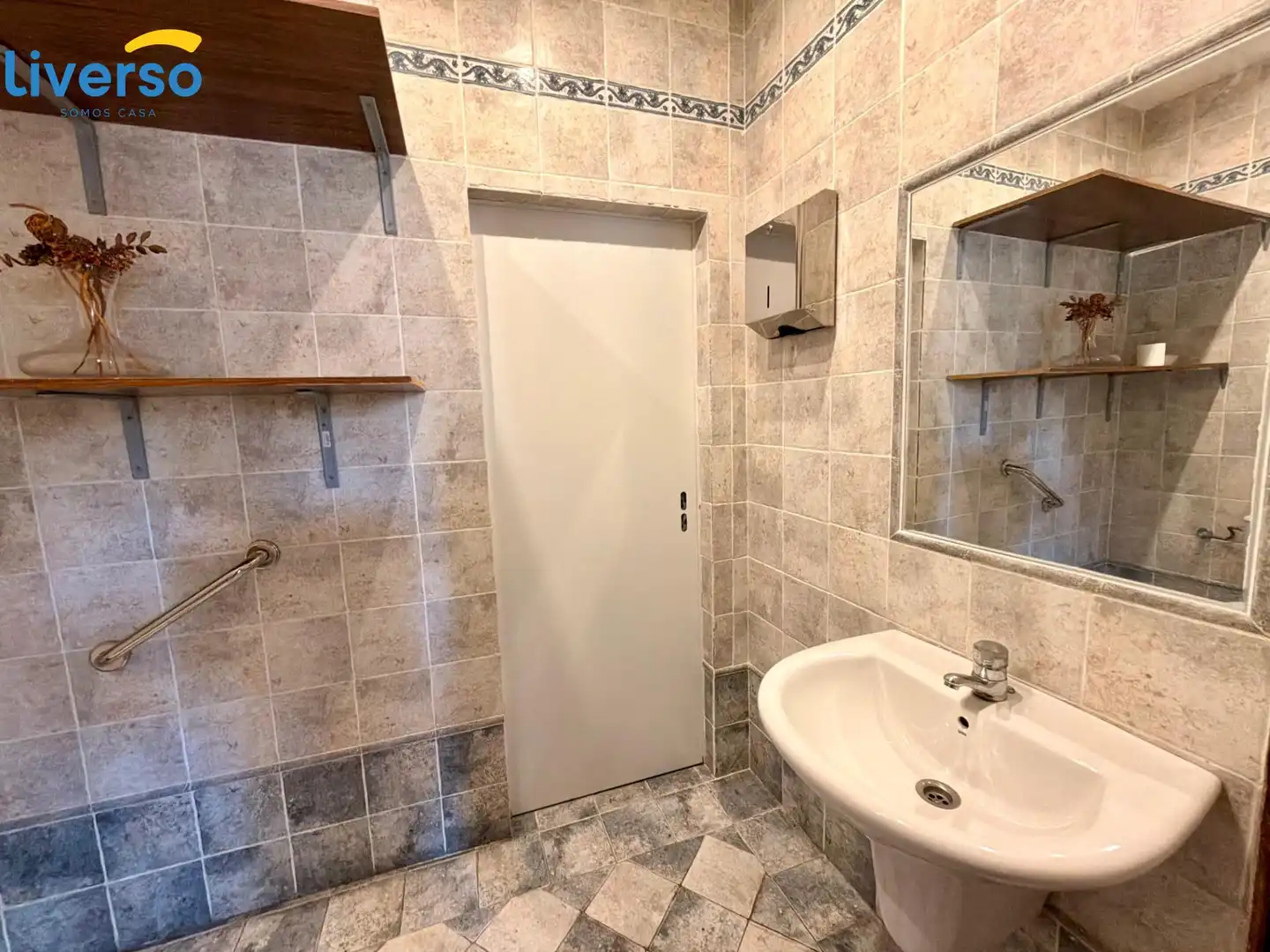 Bathroom of Houses for sale in Arlanzón  with Heating and Furnished