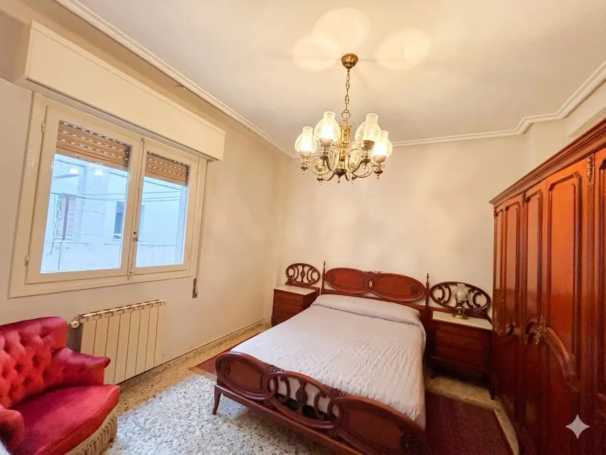 Habitación de Piso en venta en  Logroño con Calefacción, Parquet y Terraza