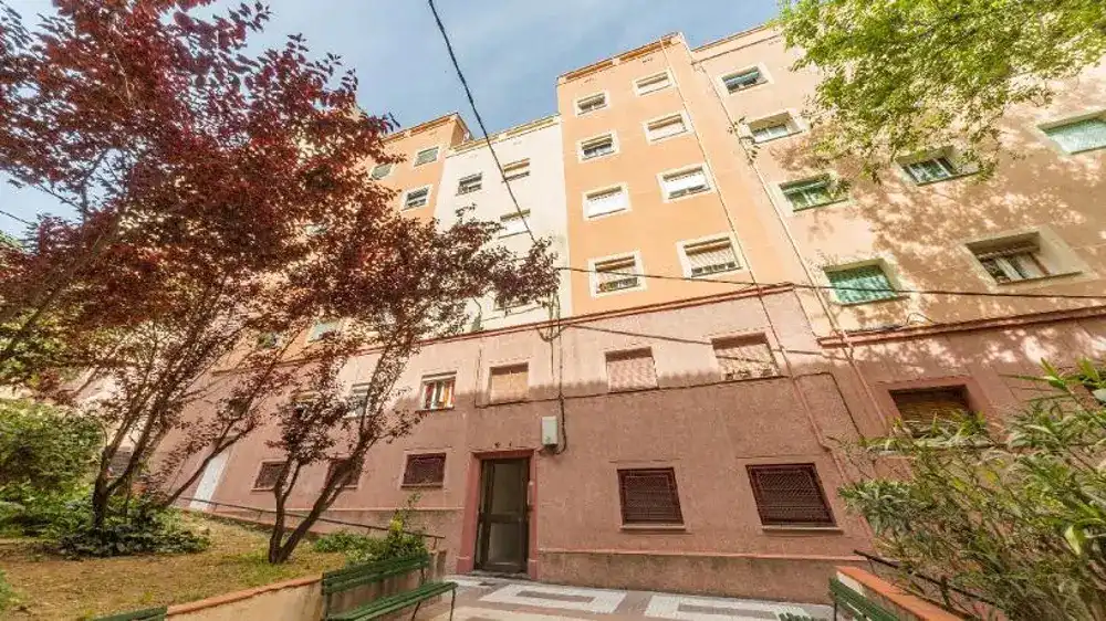 Pis amb ascensor en venda a Carrer de Travau