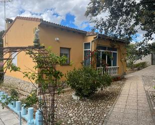 Vista exterior de Casa o xalet en venda en Peñalba de Ávila amb Terrassa i Piscina