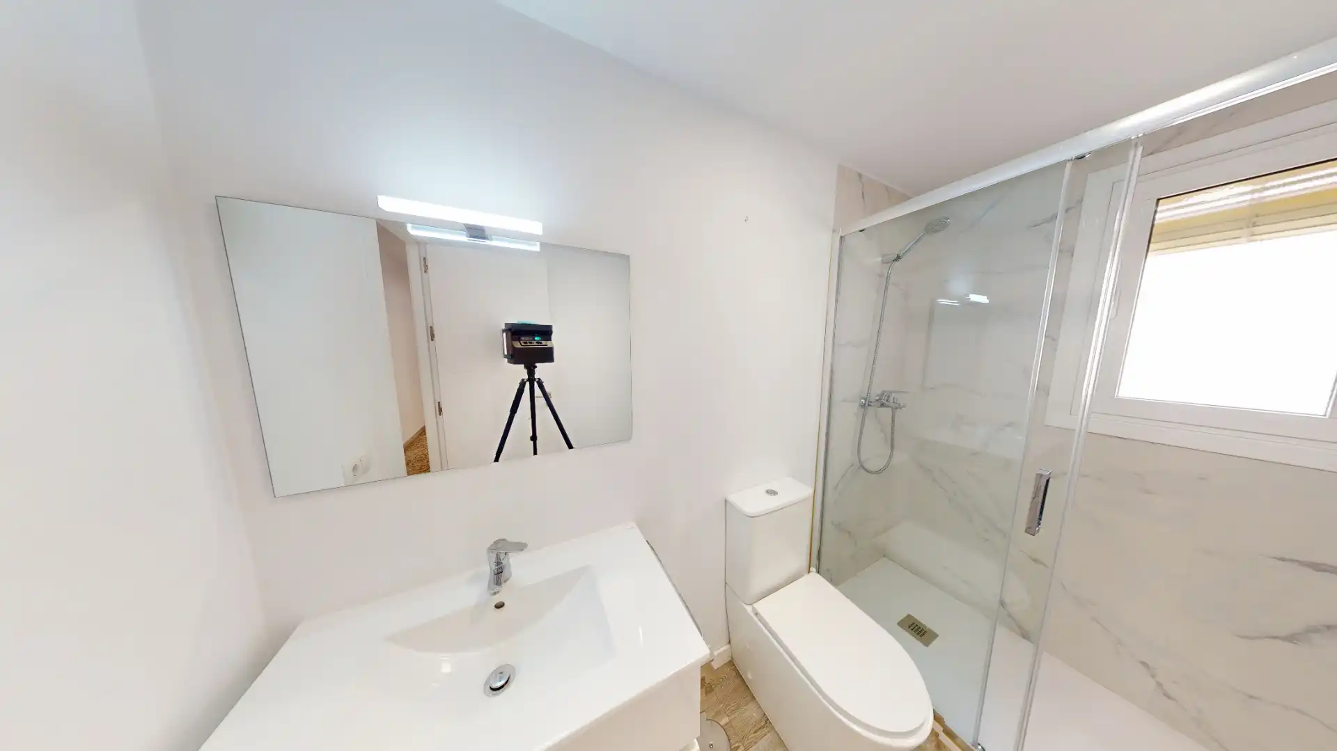 Baño de Piso en venta en Almería con Aire acondicionado, Calefacción y Terraza