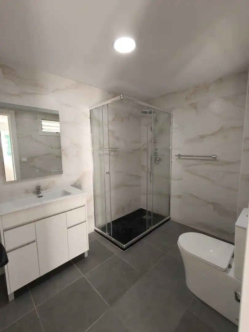 Baño de Casa adosada en venta en Santa Cruz de Bezana con Calefacción y Parquet