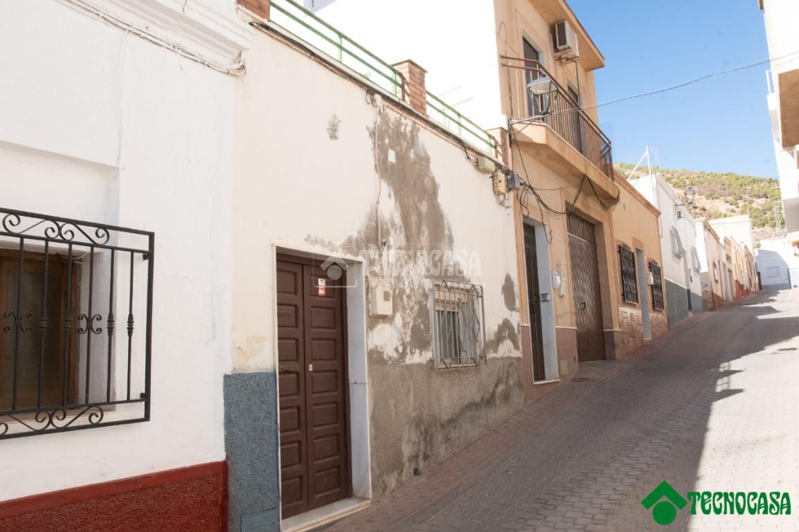 Casa adosada en venda a Alhama de Almería