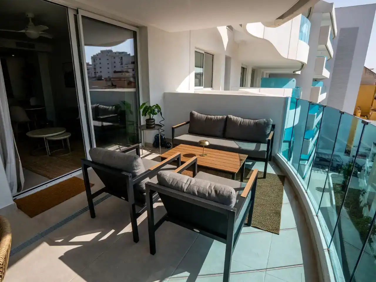 Terrassa de Apartament de lloguer en Fuengirola amb Aire condicionat, Piscina i Balcó