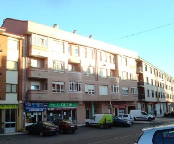 Exterior view of Garage for sale in Villaquilambre