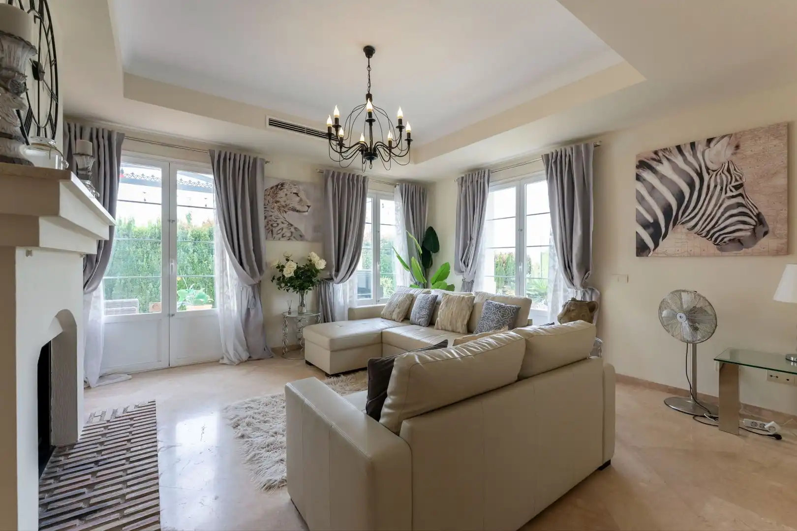 Sala de estar de Casa o chalet en venta en Mijas con Aire acondicionado, Jardín privado y Terraza