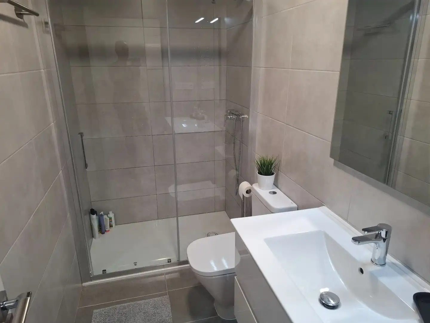 Baño de Apartamento de alquiler en Ourense Capital  con Calefacción, Trastero y Amueblado