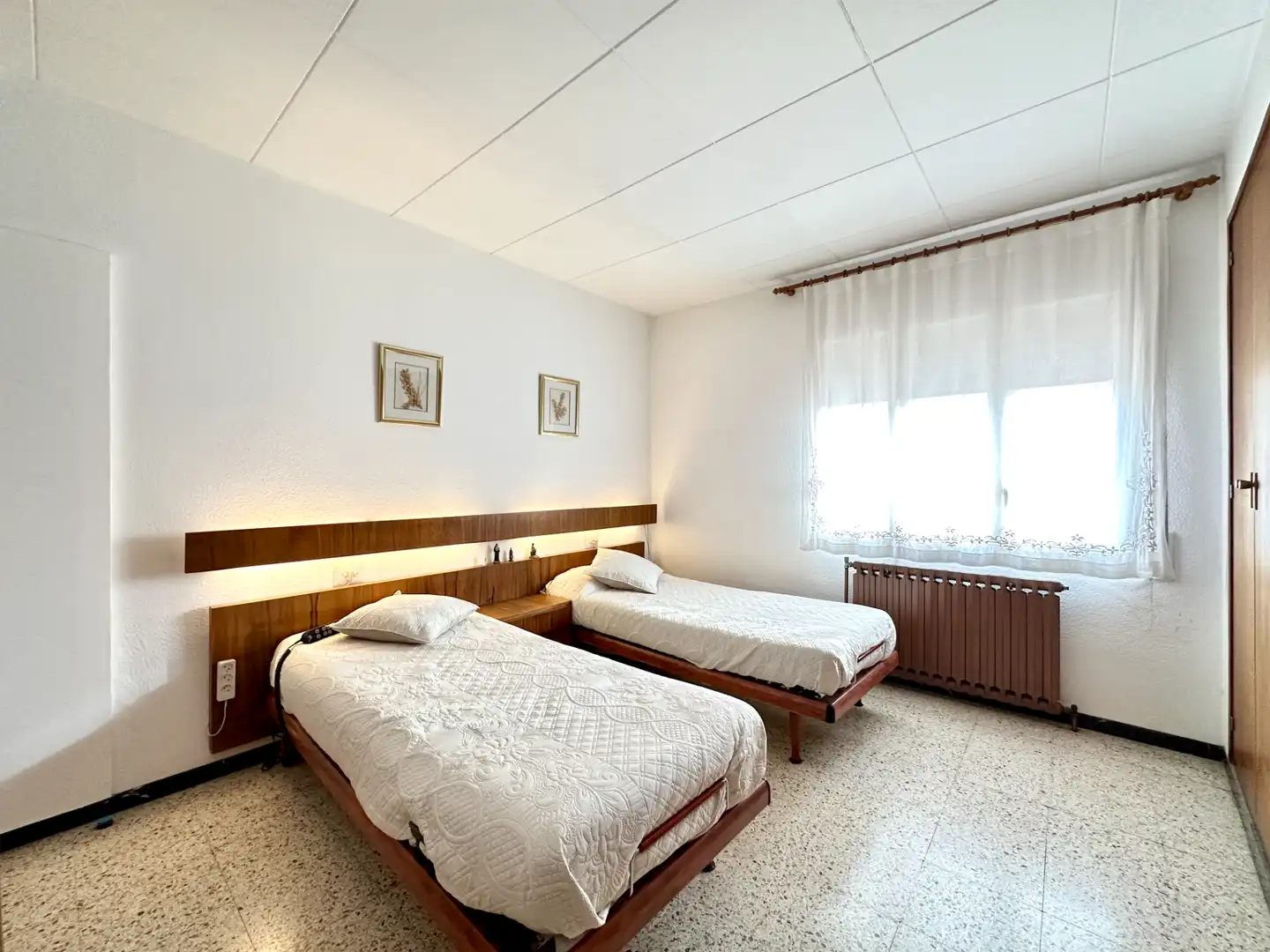 Habitación de Casa adosada en venta en Manlleu con Calefacción, Jardín privado y Trastero