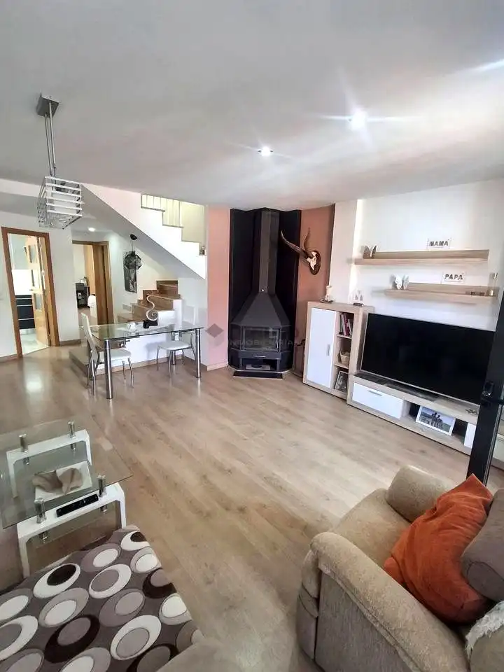 Living room of Duplexes for rent in Teruel  with Air Conditioner, Heating and Parquet flooring
