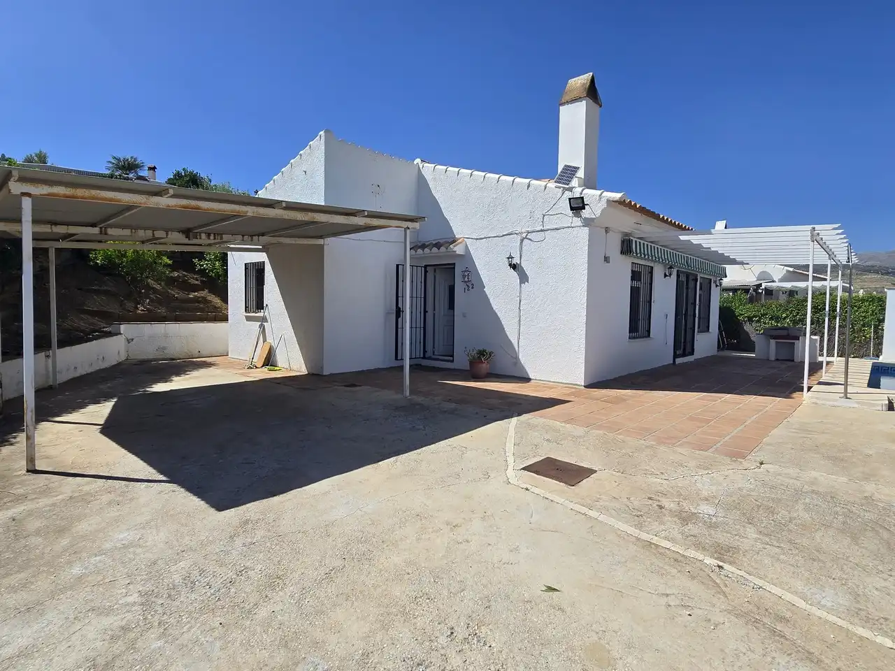 Vista exterior de Casa o xalet en venda en Viñuela amb Aire condicionat, Terrassa i Piscina