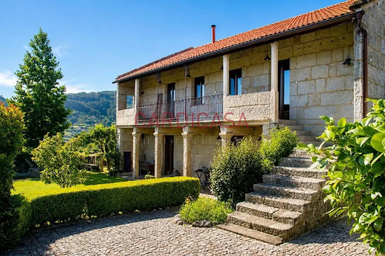 Vista exterior de Casa o xalet en venda en Mondariz amb Calefacció, Jardí privat i Terrassa
