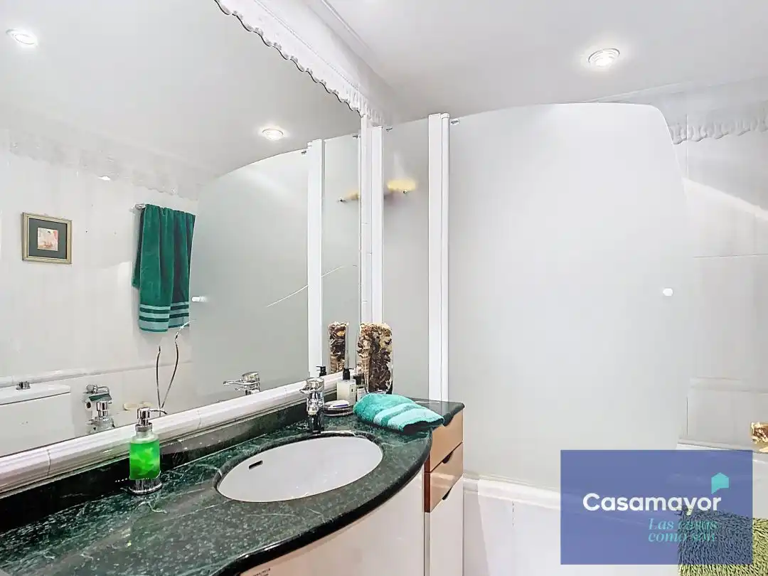 Bathroom of Flat for sale in Alicante / Alacant  with Air Conditioner, Heating and Storage room