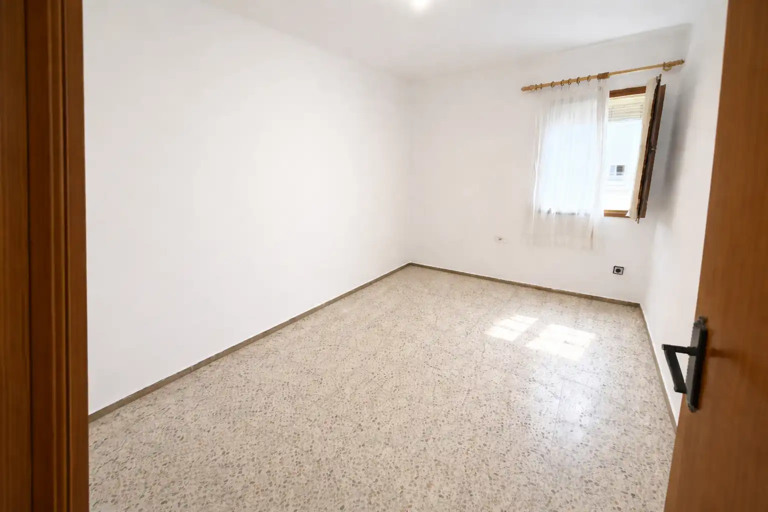 Dormitori de Pis en venda en Santa Coloma de Gramenet amb Calefacció, Terrassa i Rentadora