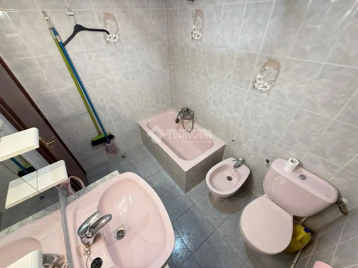 Bathroom of Flat for sale in Zaragoza  with Heating