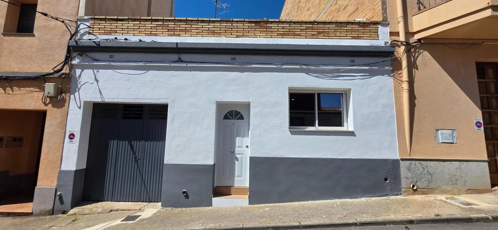 Vista exterior de Casa o xalet en venda en El Perelló amb Aire condicionat i Traster