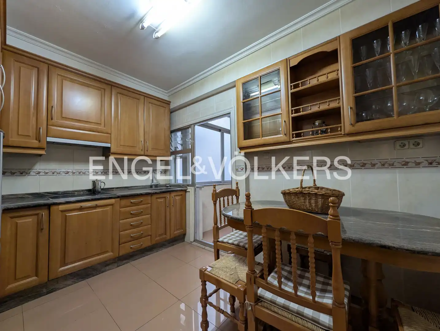 Cocina de Piso de alquiler en Vigo  con Calefacción