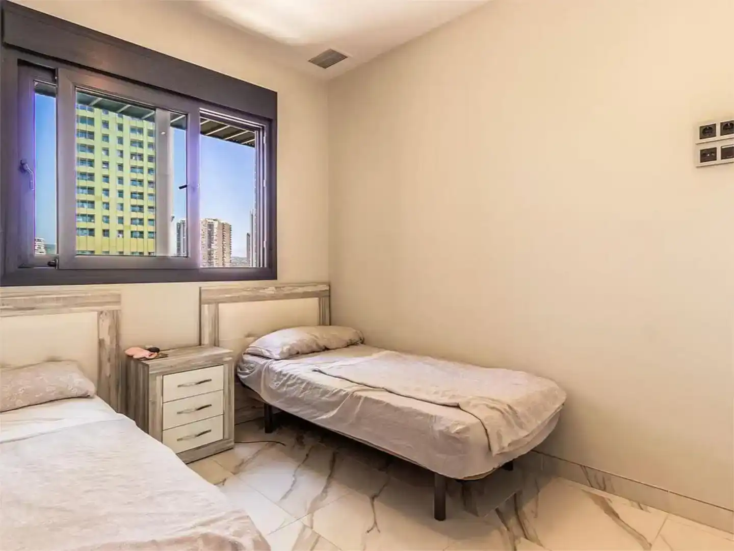 Habitación de Apartamento de alquiler en Polop con Aire acondicionado, Parquet y Piscina