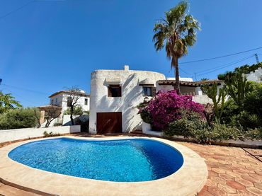 Villa mit Pool zum Verkauf in El Montgó
