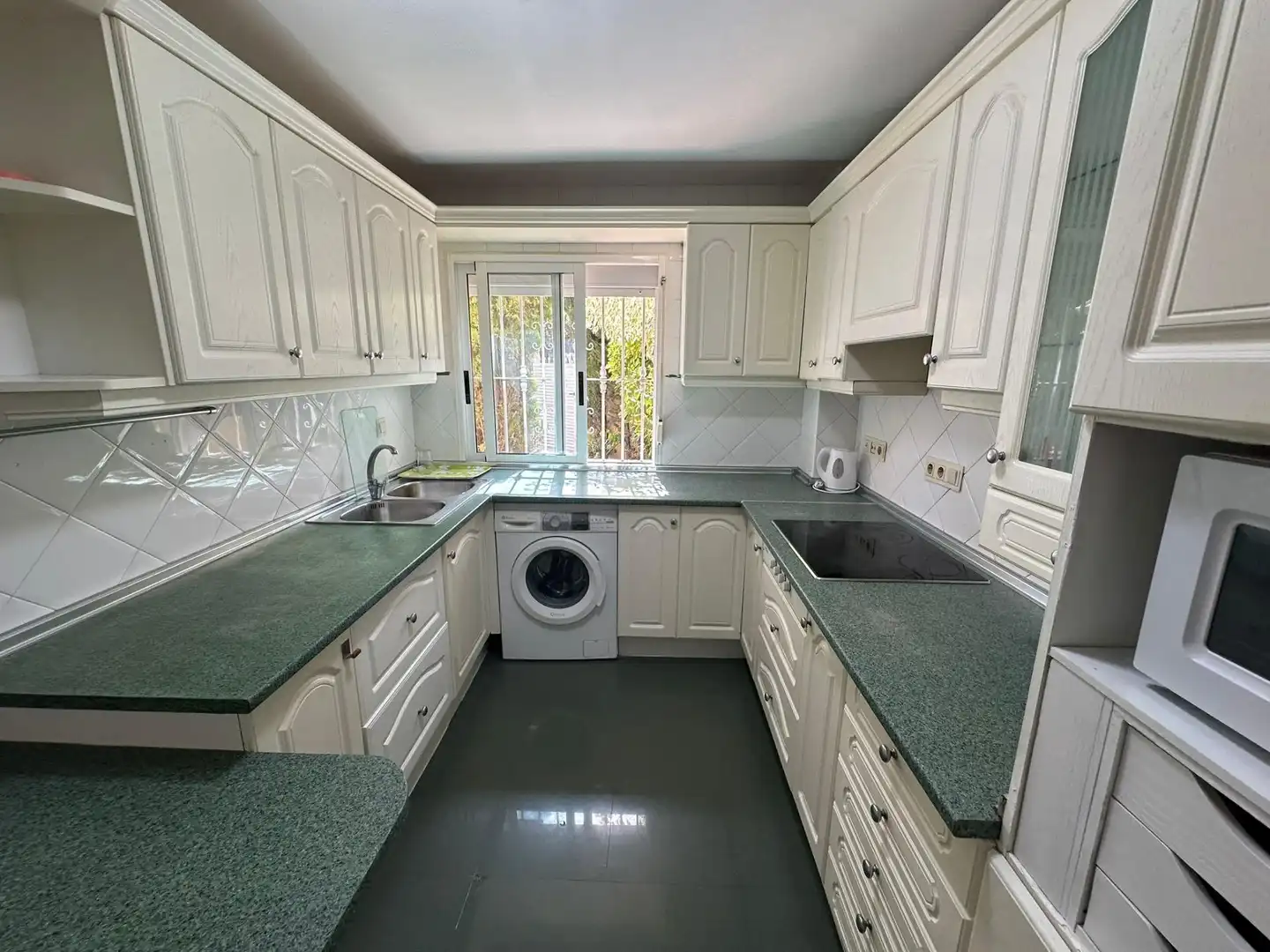 Cocina de Casa adosada en venta en Benidorm con Aire acondicionado, Calefacción y Jardín privado