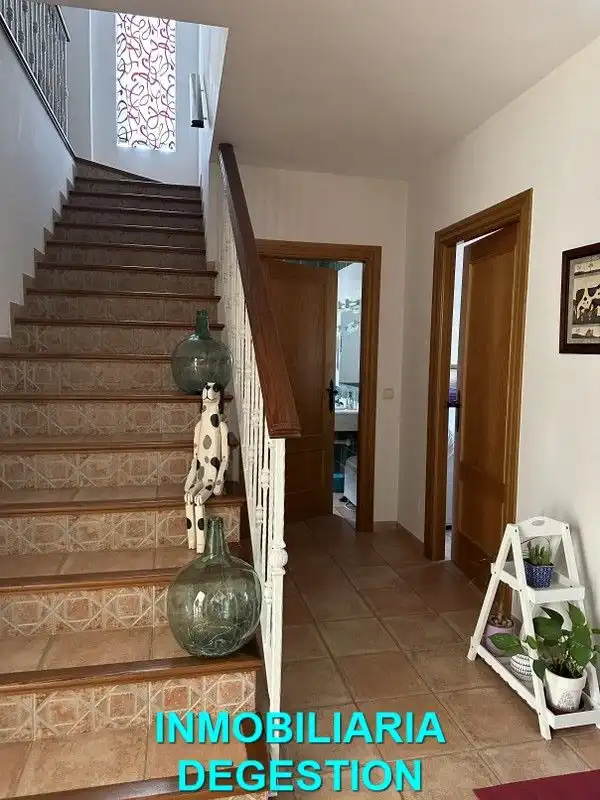 Casa o xalet en venda en Linares amb Aire condicionat, Calefacció i Jardí privat