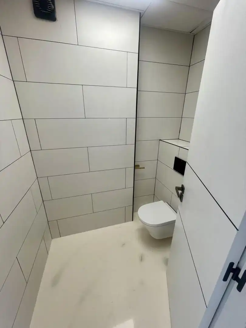Bany de Casa adosada de lloguer en Manilva amb Aire condicionat, Terrassa i Piscina