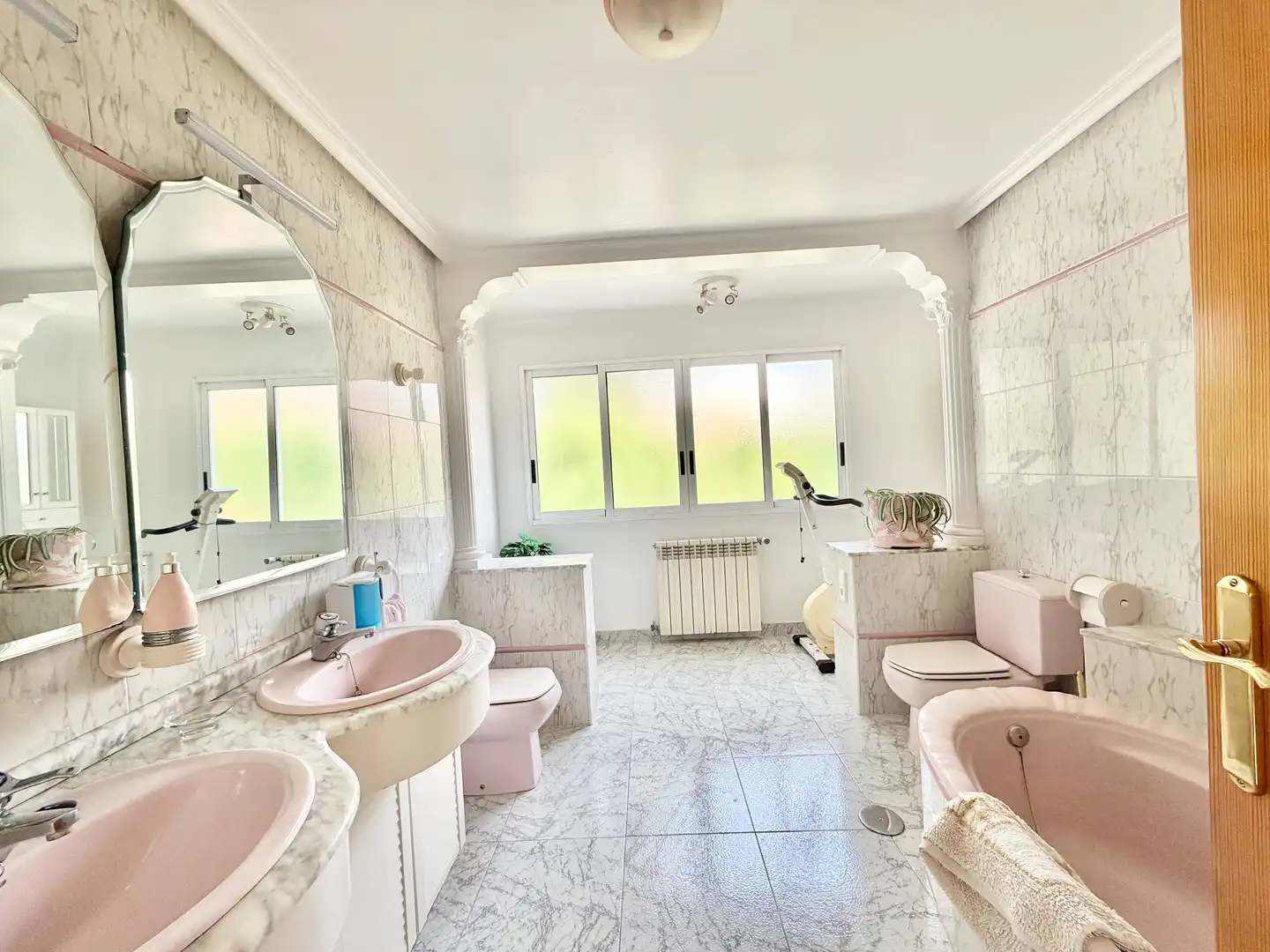 Bathroom of Houses for sale in El Campello  with Swimming Pool