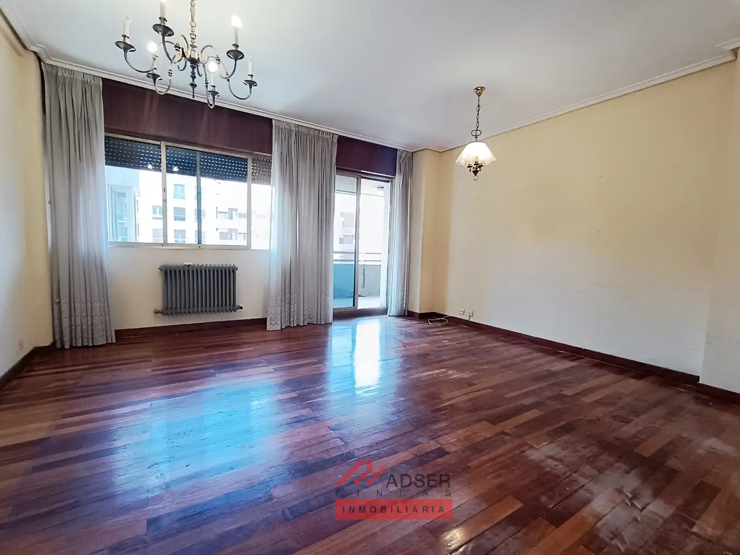 Living room of Flat for sale in  Logroño  with Parquet flooring and Terrace