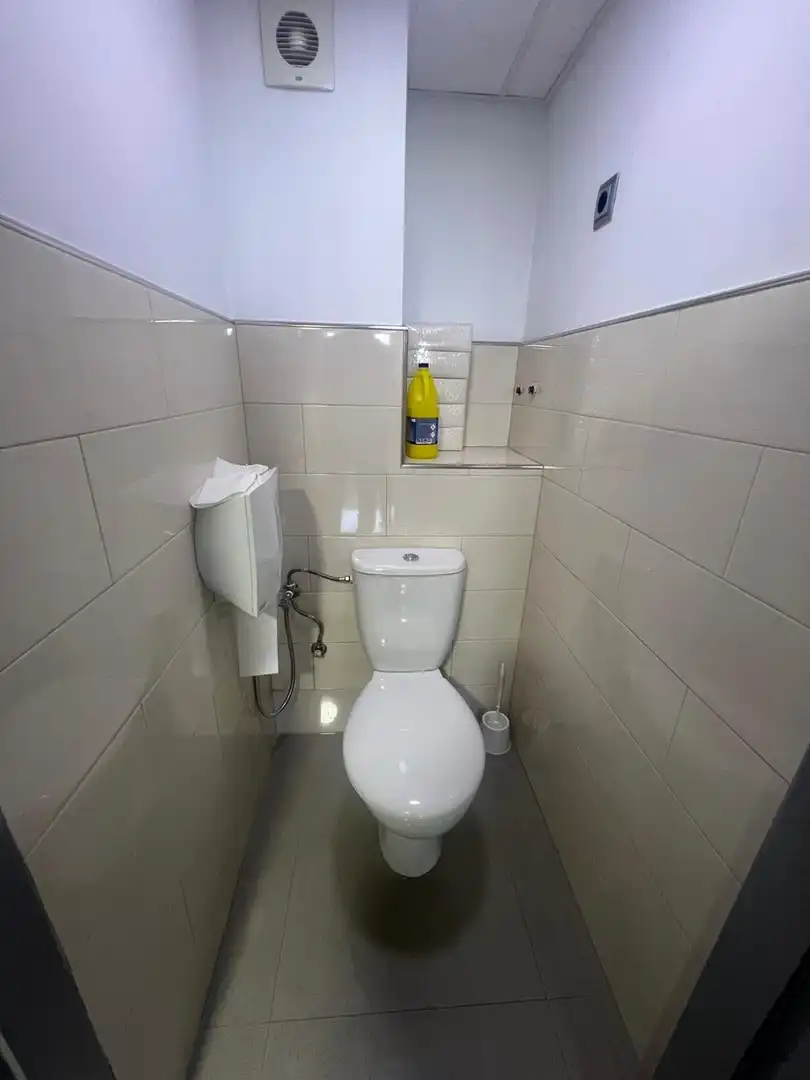 Bany de Oficina de lloguer en Murcia amb Traster