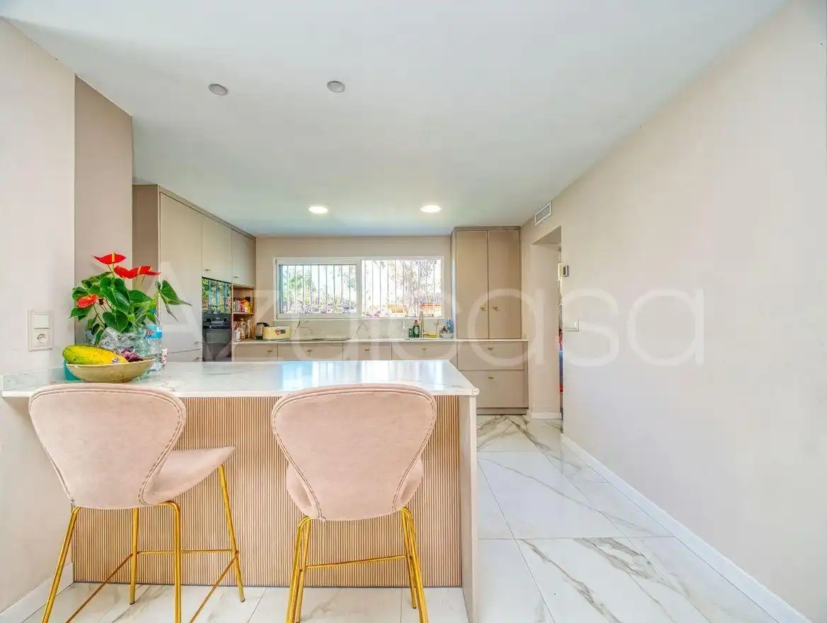 Cuina de Casa o xalet en venda en Sant Joan d'Alacant amb Aire condicionat, Calefacció i Jardí privat