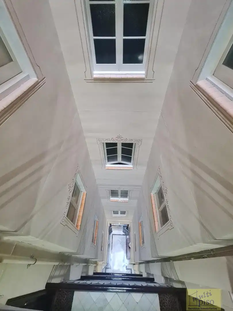Wohnung zum Verkauf in Barcelona mit Klimaanlage, Parkett und Terrasse