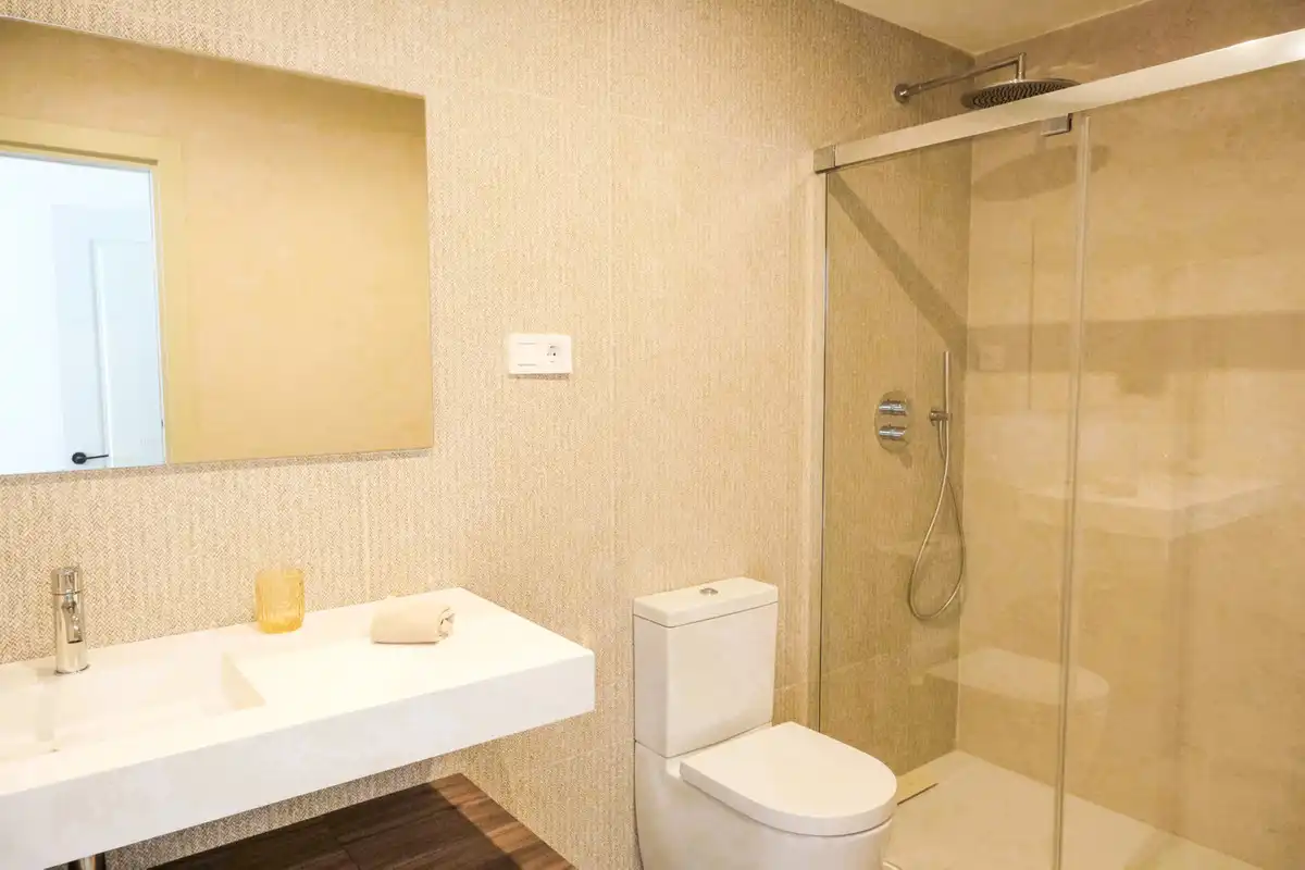 Bany de Dúplex en venda en Málaga amb Aire condicionat, Terrassa i Piscina